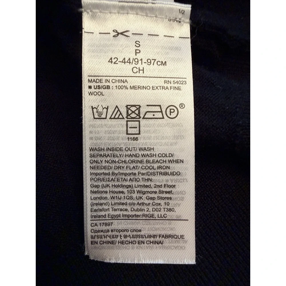 Banana Republic Men's Small 100% Extra Fine Merino Wool V-Neck Sweater Black